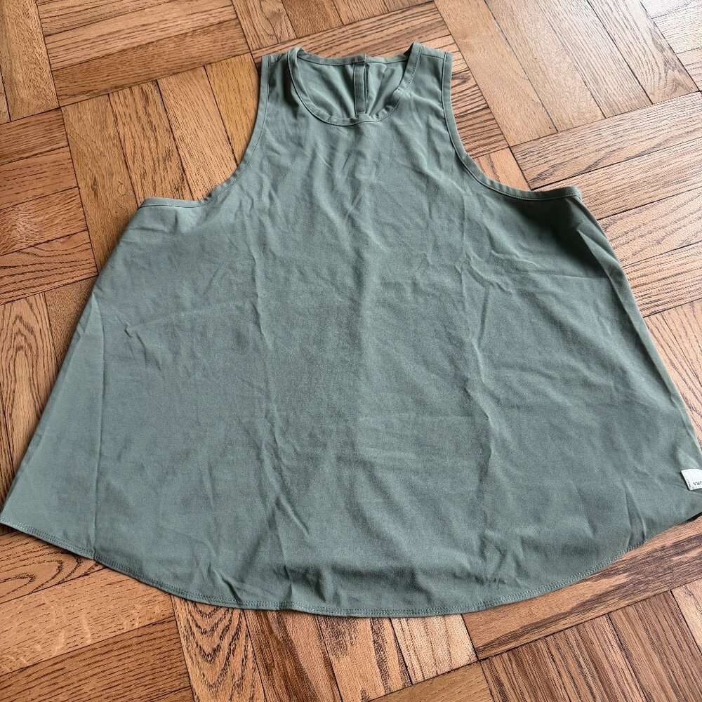 EXCELLENT CONDITION Vuori Villa Tank – Pistachio – Size Large